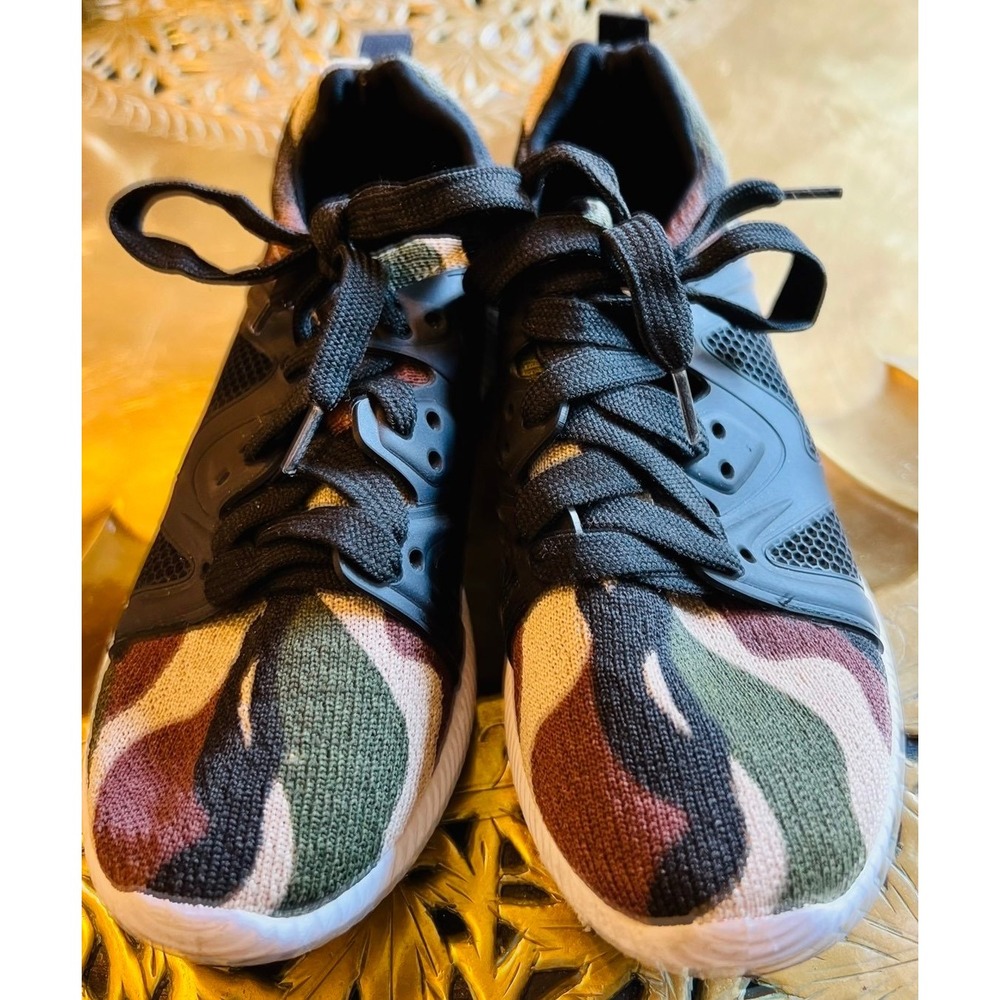 Camo Qupid‎ womens athletic tennis shoes size 5.5